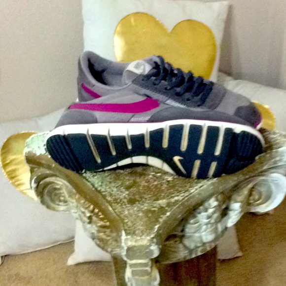 Nike’s...accepting offers - Picture 7 of 7